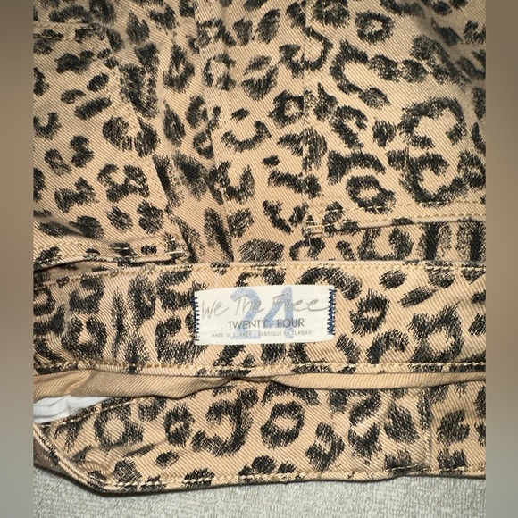 80’s Vibe Cheeta Print Shorts, super flattering! - Picture 3 of 4